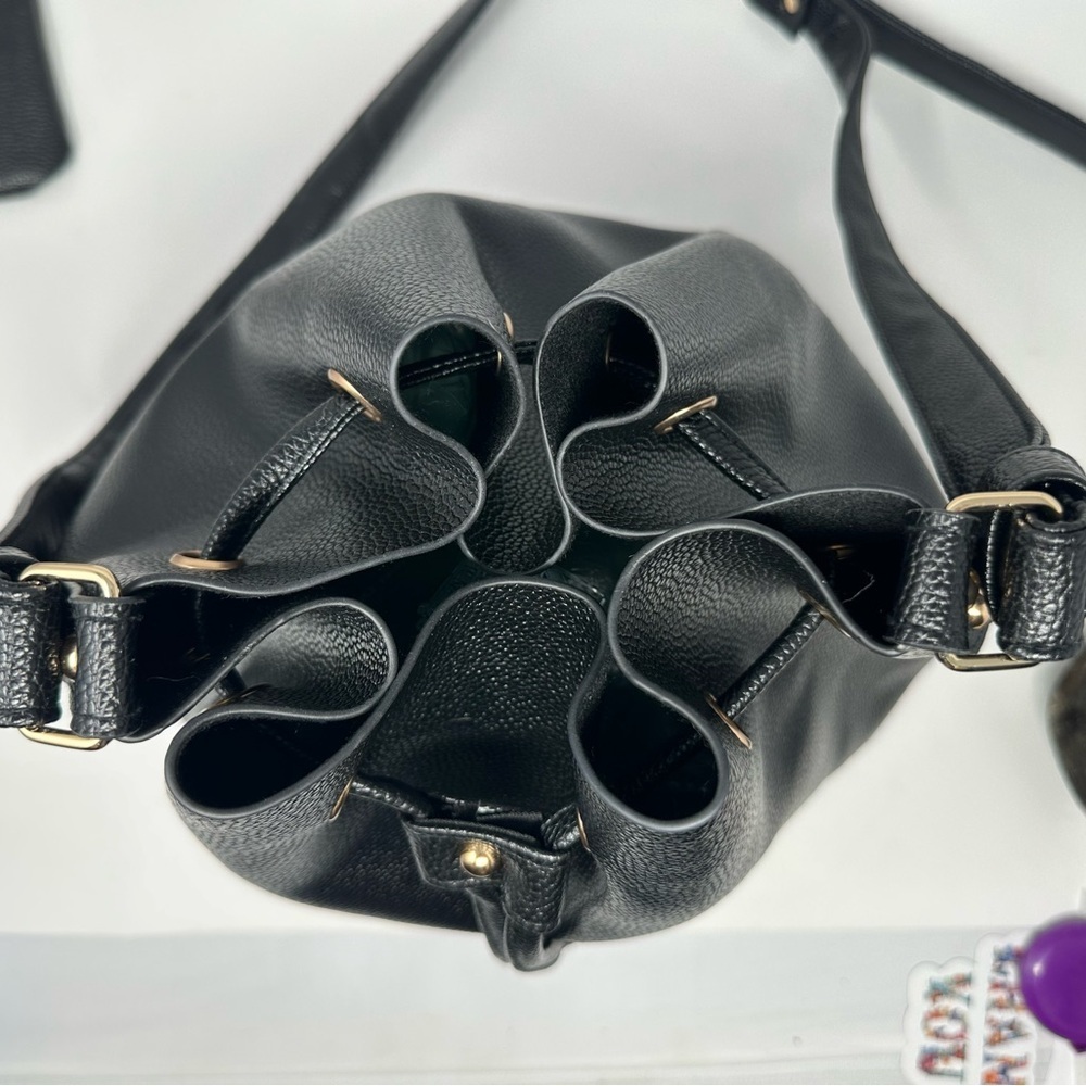 BELLA RUSSO Pebbled Faux Leather Black Tote Handbag w/ wristlet, NWT​​ - Picture 3 of 8